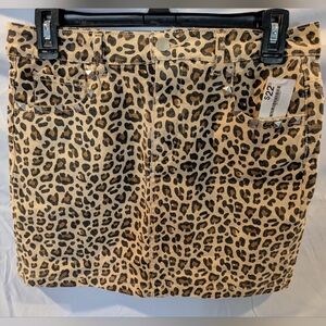 NWT Women's Juniors Leopard Print Denim Skirt Sz. M With Studded Pockets